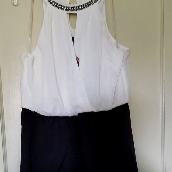 PLUS SIZE - DRESS - Picture 3 of 9